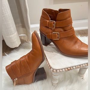 Block heel ankle boots